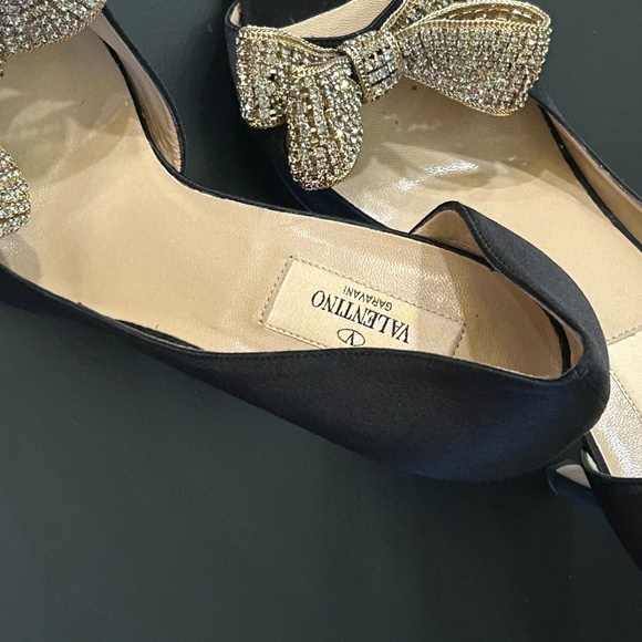 Black New ITALIAN Valentino Garavani Heels - Picture 2 of 4